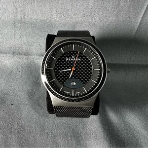 Vintage carbon Skagen Black Mesh Strap Watch